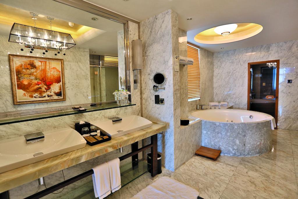 Howard Johnson Kaina Plaza Changzhou Чанчжоу Екстер'єр фото