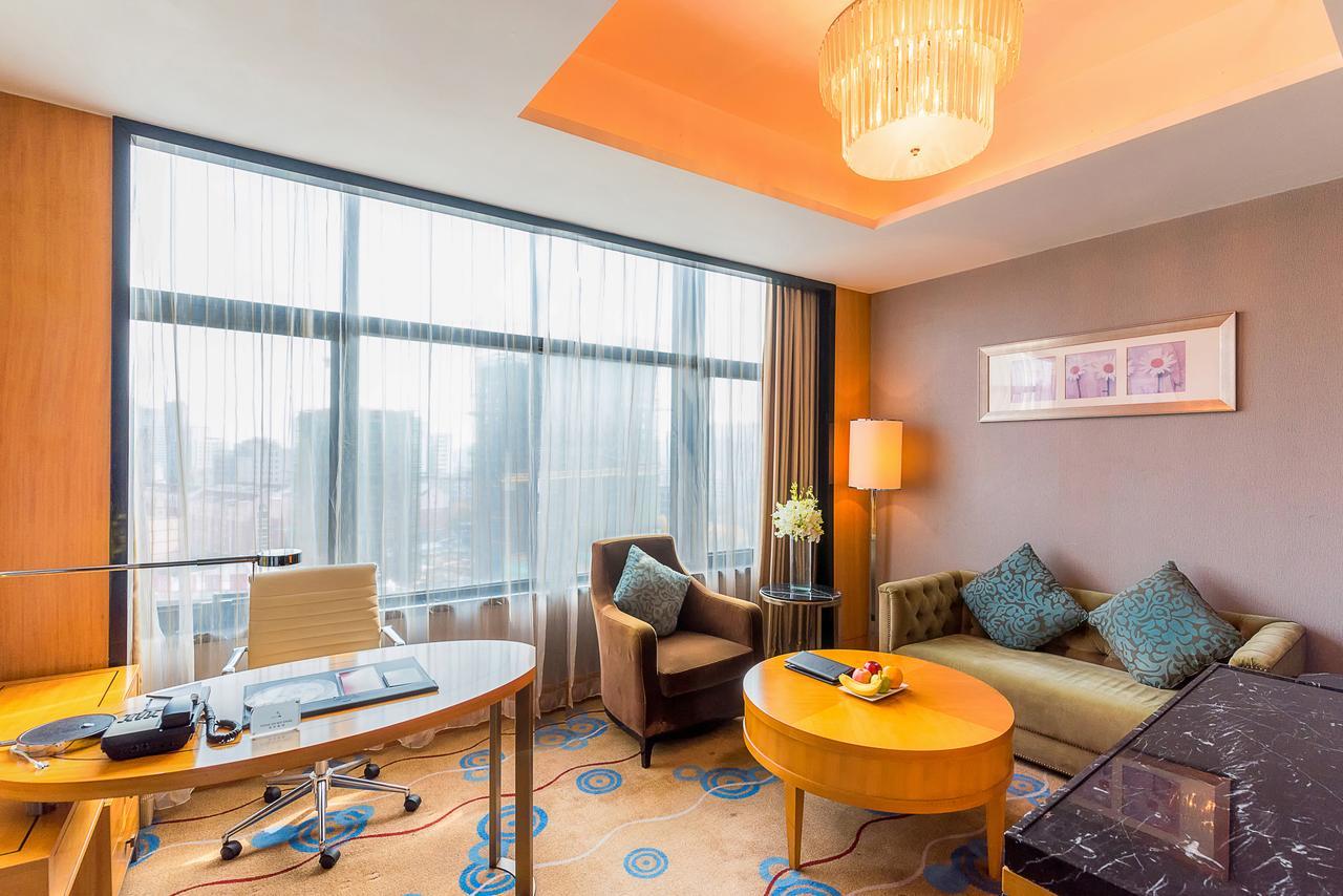 Howard Johnson Kaina Plaza Changzhou Чанчжоу Екстер'єр фото